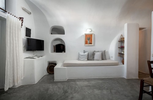 Finikia House | Lotza Studios