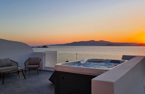 Maragas Hotel | Seanfinity Beachfront Suites