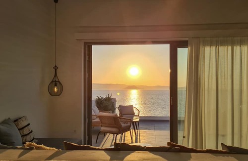 Maragas Hotel | Seanfinity Beachfront Suites