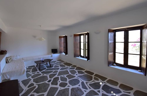 Ios Town Hotel | Petra Holiday Village