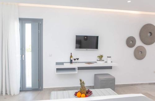 Naxos Town Hotel | Crystal Mare Suites