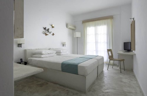Kamari Hotel | Hotel 28
