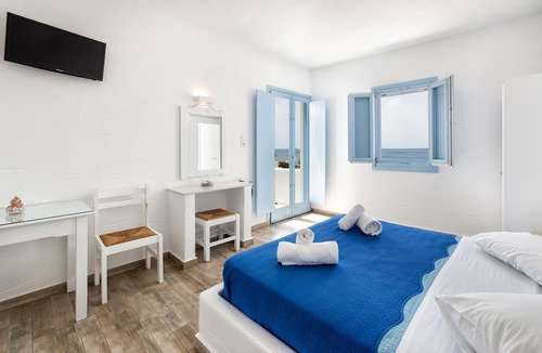 Parikia House | Stratos Studios & Apartments