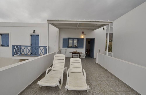Megas Gialos House | Manos Syros