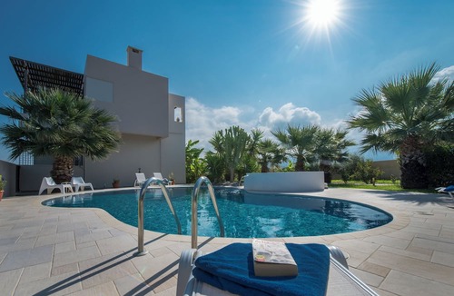Zipari Villa | Xenos Villa 2 With 5 Bedrooms Private Swimming Pool, Near the sea