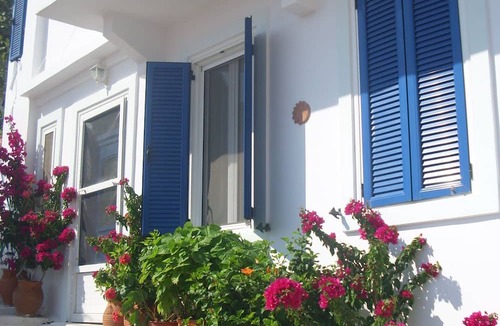 Ikaria Apartment | Alkistis Cozy By The Beach Apt in Ikaria Island, Therma Ground Floor