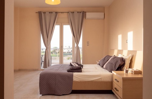 Petaloudes Villa | Villa Stergos