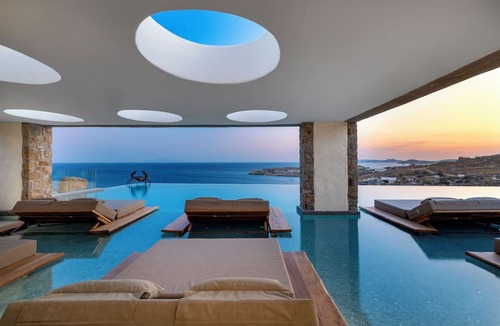 Paradise Hotel | Tropicana Suites & Villas