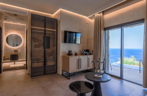 Paradise Hotel | Tropicana Suites & Villas