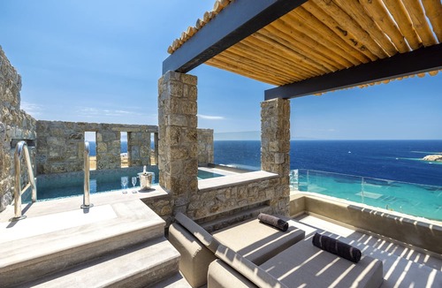 Paradise Hotel | Tropicana Suites & Villas