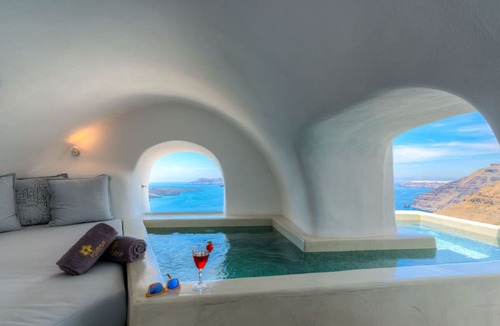 Fira House | Iriana Suites