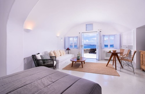 Oia Hotel | Pezoules of Oia