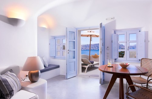 Oia Hotel | Pezoules of Oia