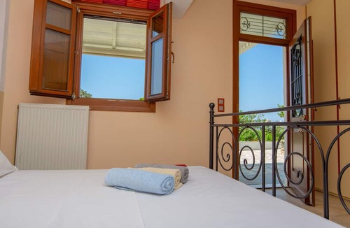 Vivlos House | Villa Victor