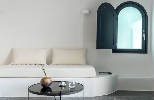 Oia Hotel | Chelidonia Luxury Suites - Adults Only