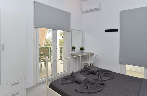 Parikia Villa | The Local House