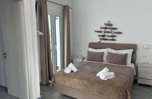 Parikia Hotel | Marioly Studios