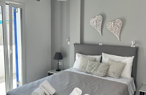 Parikia Hotel | Marioly Studios