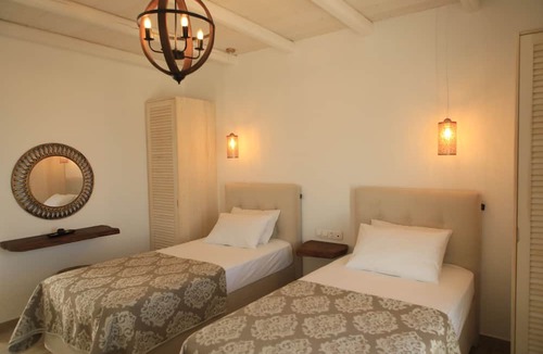 Schinoussa Town House | Theasis Luxury Suites