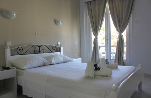 Vari Hotel | Syros Holidays