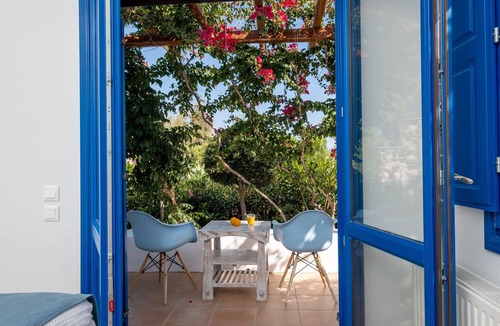 Kamari Villa | Santorini Mystique Garden