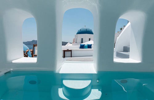 Oia Hotel | Oia Spirit Studios by Mary D Nomikou