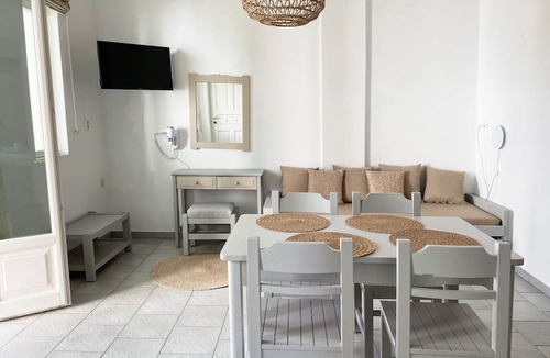 Megas Gialos House | Agnadi Syros Beachfront Studios & Rooms