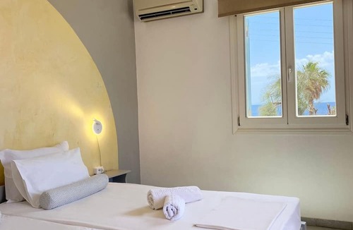 Megas Gialos House | Agnadi Syros Beachfront Studios & Rooms