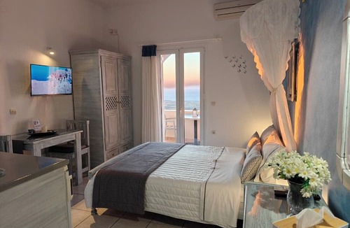 Finikia Hotel | Kiklamino Sunset Suites