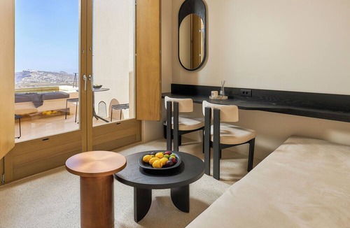 Pyrgos Hotel | Enorme EOS Santorini - Adults Only