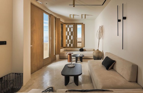 Pyrgos Hotel | Enorme EOS Santorini - Adults Only