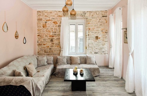 Mitilinii Apartment | Charming Samos Escape With Jacuzzi and Private Balcony