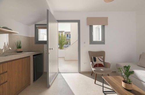 Naousa Hotel | La Maltese Central