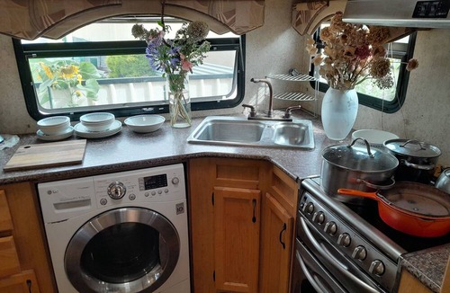 Tatiara House | Comfortable caravan [24 m2] Lowest prices in the area Peaceful Amenities nearby.