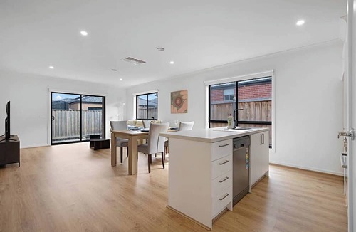 Melton South House | Stylish & Perfect for Relaxation
