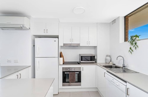 Paradise Point Apartment | Surfers Paradise Beachfront
