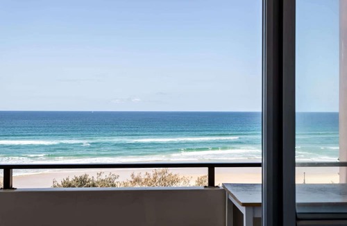 Paradise Point Apartment | Surfers Paradise Beachfront