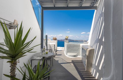 Firostefani House | Exclusive Suites