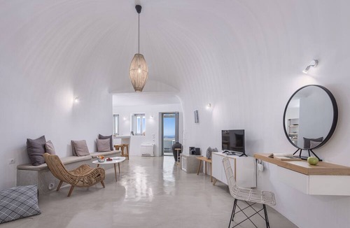 Firostefani House | Exclusive Suites