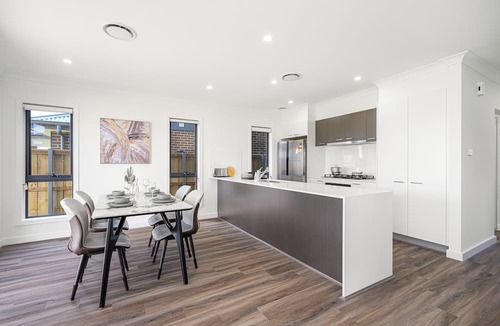 Leppington House | Leppington 5Br house near Woolworths/Tran station