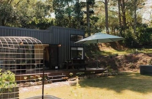 Montville House | Lavish Group Retreat. Pool Sauna Hair/makeup room!