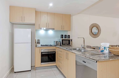 Wolli Creek Apartment | MetaWise Modern 2Bed Easy Airport Train Access