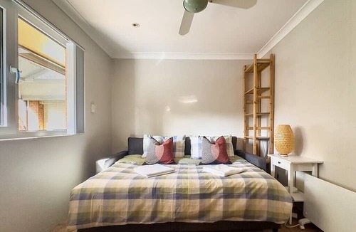 Kareela House | Kareela | Cozy Retreat with Creek Backyard