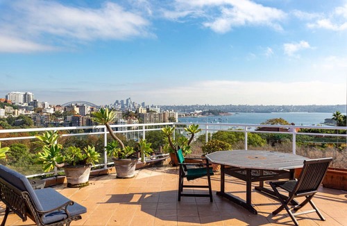 Darling Point Apartment | Elegant Studio with Rooftop Harbour Views