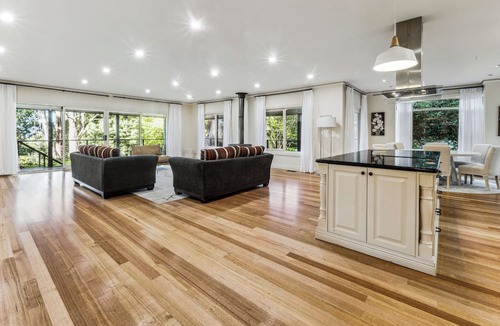 Mount Dandenong Villa | Cosy Villa among the nature. nice warm with central heating and fireplace
