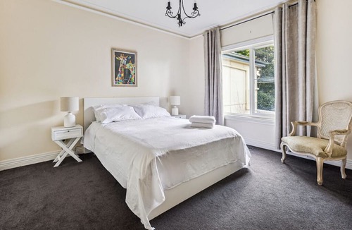 Mount Dandenong Villa | Cosy Villa among the nature. nice warm with central heating and fireplace