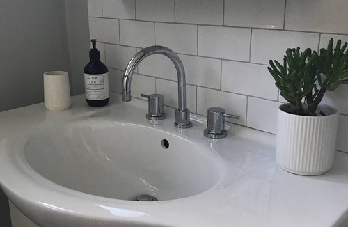 Milton Cottage | Short Walk to Milton Village | Cosy and Quiet | Dogs Welcome