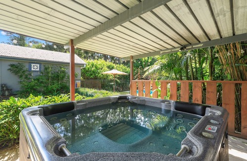 Worrowing Heights House | BALI BY THE BAY - JERVIS BAY - HOT SPA