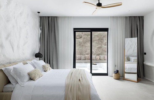 Paraga House | WhiteArt Suites