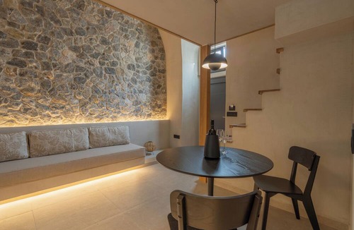 Pyrgos Hotel | Alaya Suites
